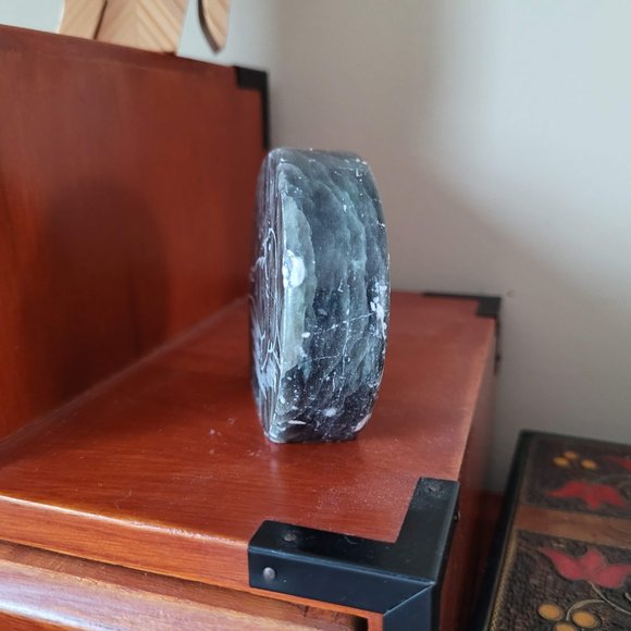 Siku Seal Etching Soap Stone Paperweight Sculpture - Picture 5 of 6